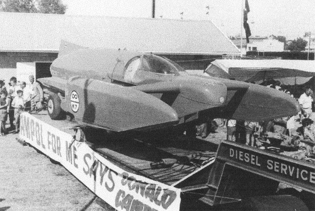 Bluebird K7 on display at Barmera in the South Australian river land.