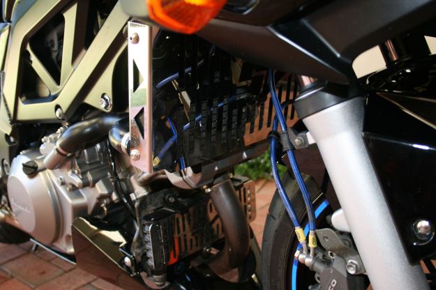 Blue Hel braided steel brake lines.